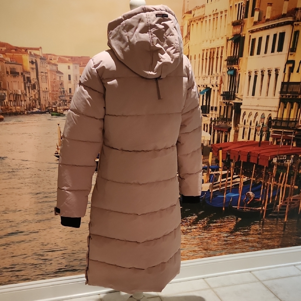 Elegant Women's Blush Puffer Coat - Picture 11 of 17